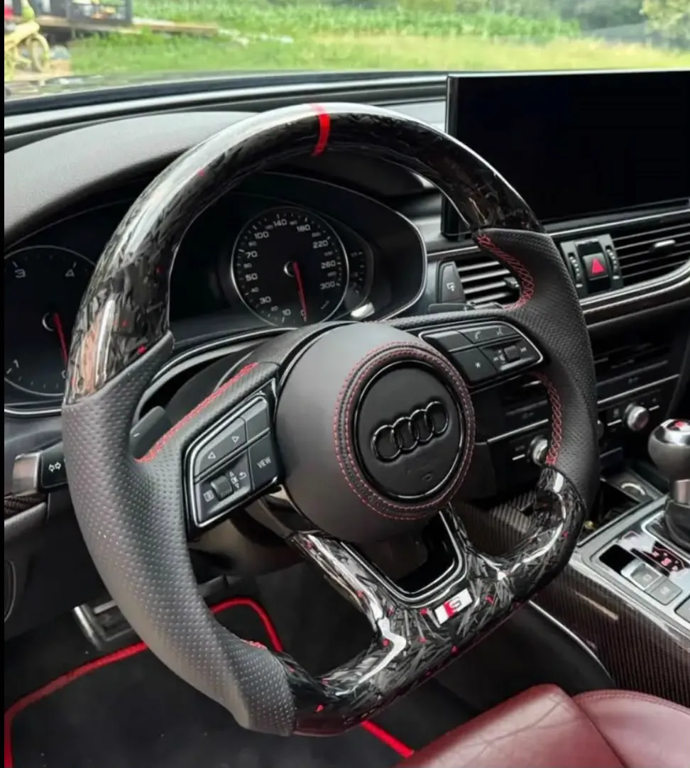 Audi custom volan s detaljima na instrument ploči