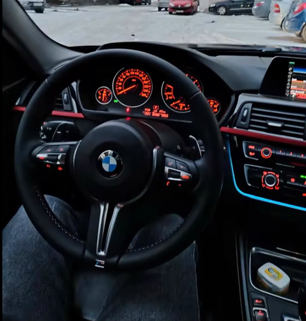 BMW custom volan u vozačkom interijeru